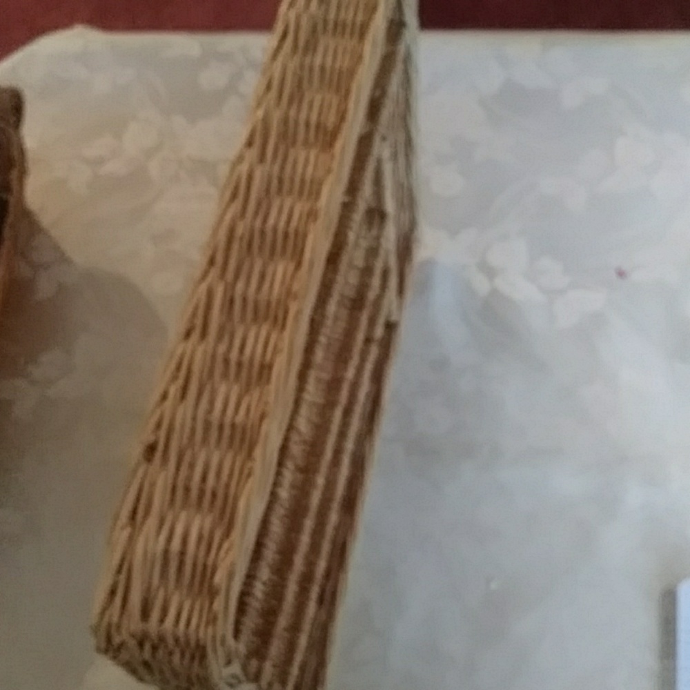 Silverware container  and breadbaske - Picture 3 of 6
